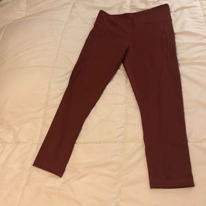 Red Zyia light n tight capris with pockets